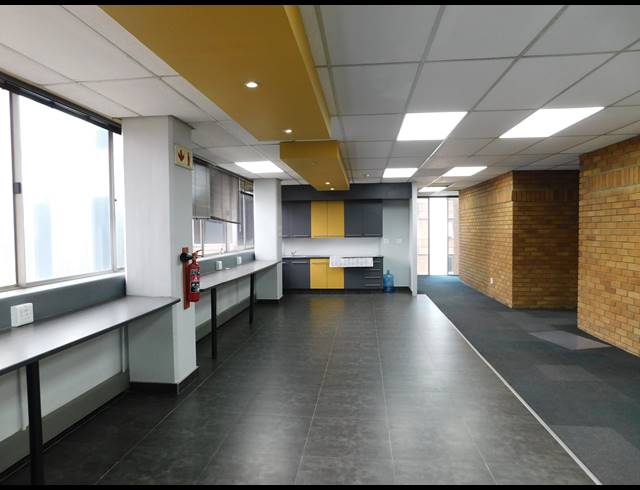 6,100M² OFFICE TO LET IN FERNDALE